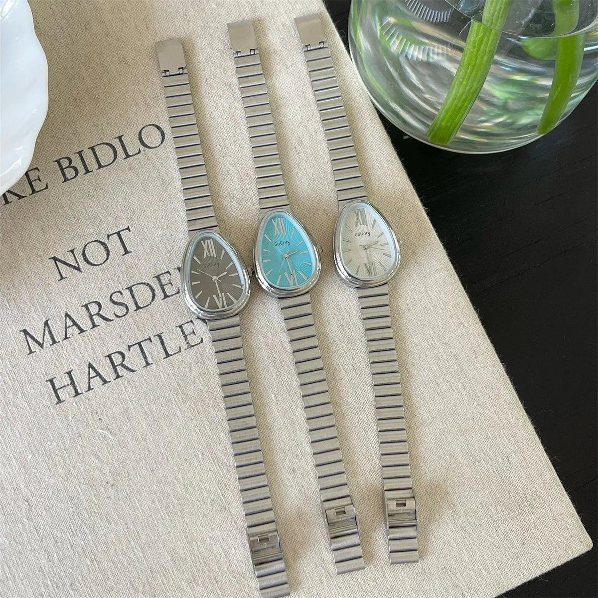Female Oval Quartz Watch, photo 7