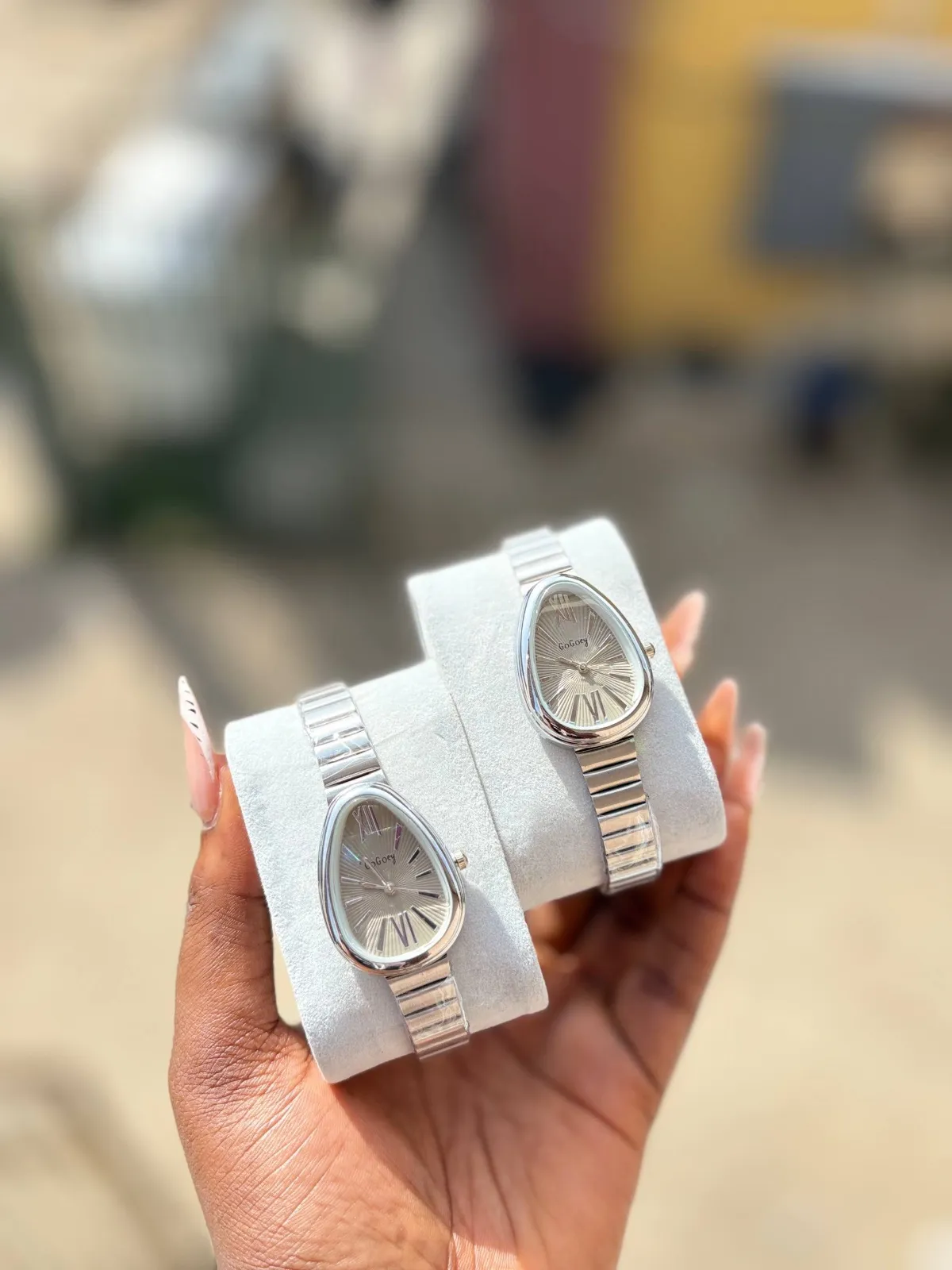 Female Oval Quartz Watch, photo 2