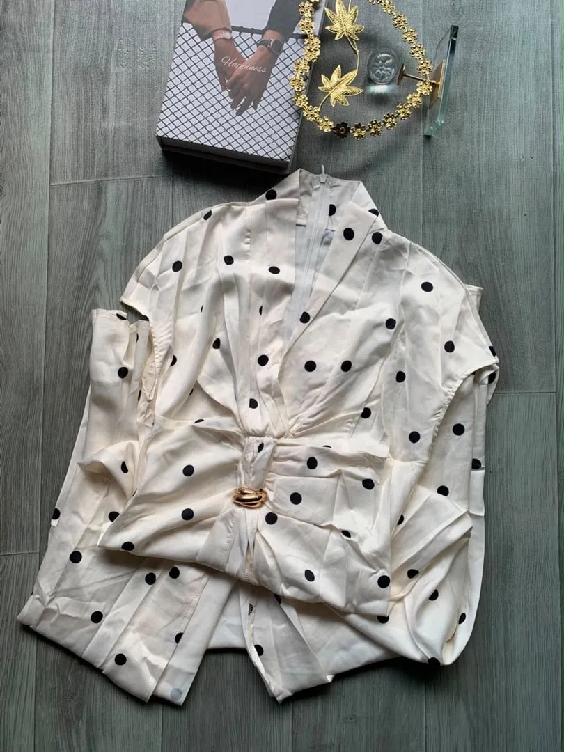 V-Neck Polka Dot Fitted Asymmetric Dress, photo 3