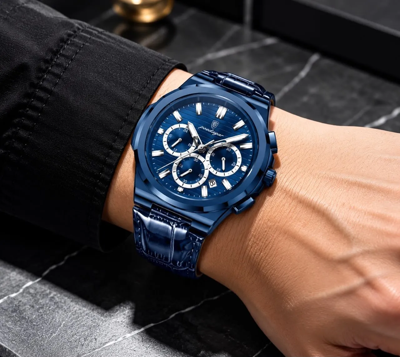 Men Comfortable Leather Strapped Wristwatch
