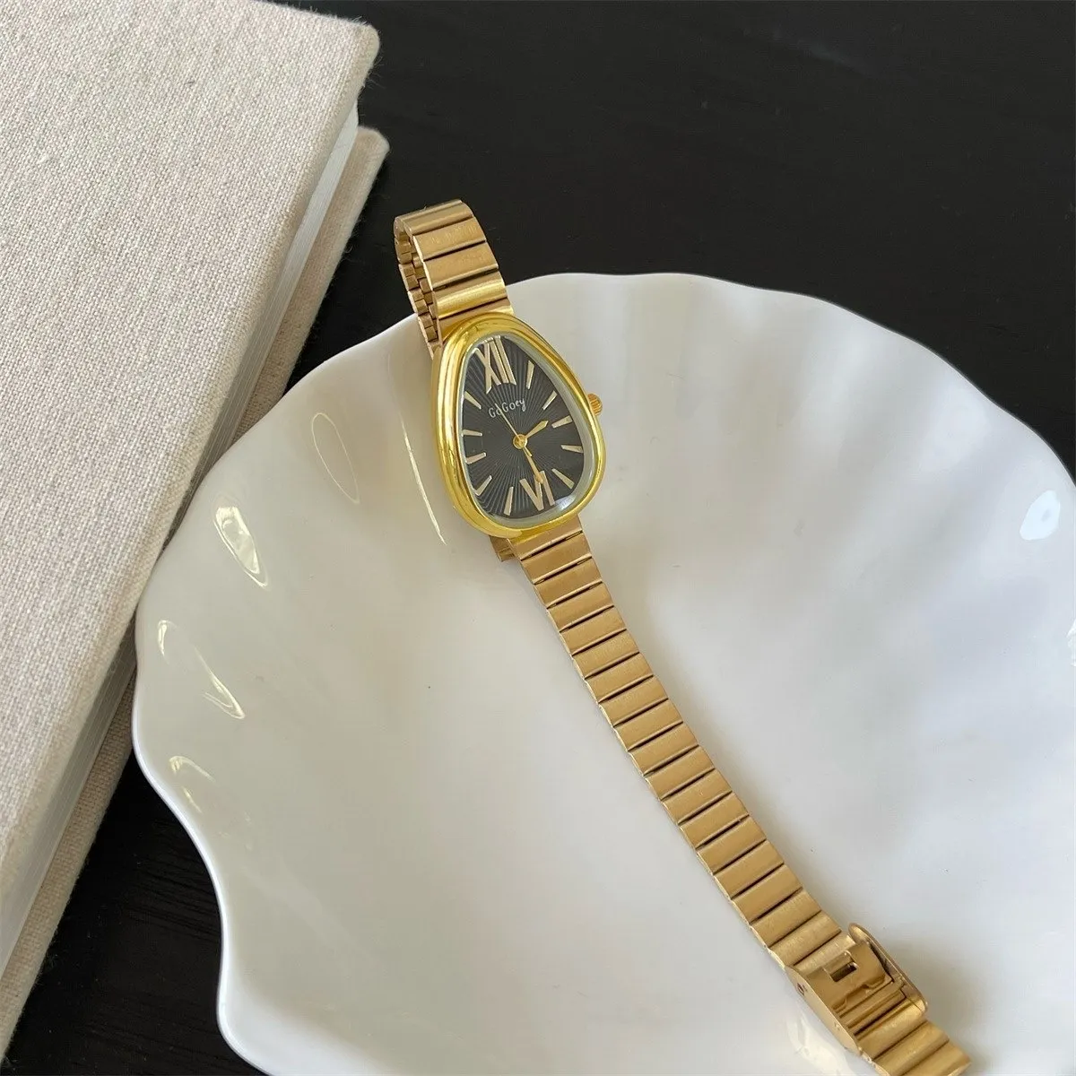 Female Oval Quartz Watch, photo 8