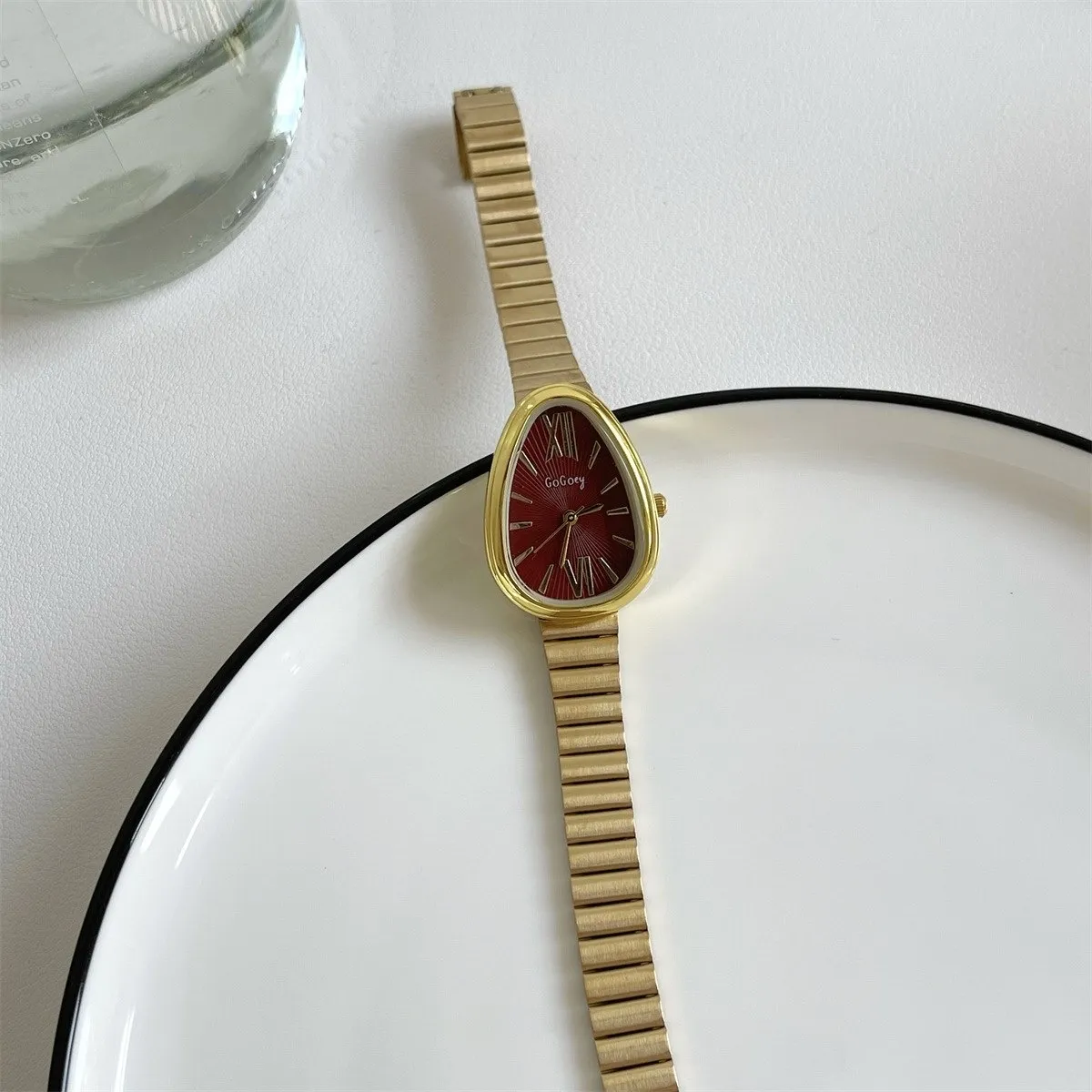 Female Oval Quartz Watch, photo 5